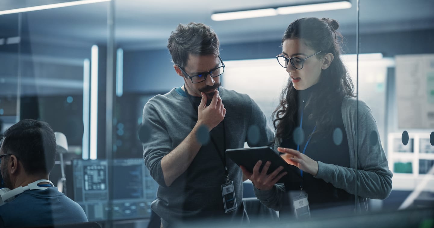 Bénéficiez de conseils d'experts sur la directive NIS&nbsp;2 grâce aux services professionnels Trellix